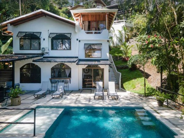 Four Bedroom Vacation Villa in Puntarenas with Private Pool