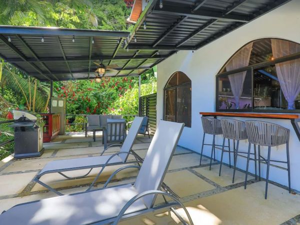 Four Bedroom Vacation Villa in Puntarenas with Private Pool