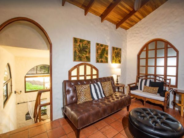 Four Bedroom Vacation Villa in Puntarenas with Private Pool