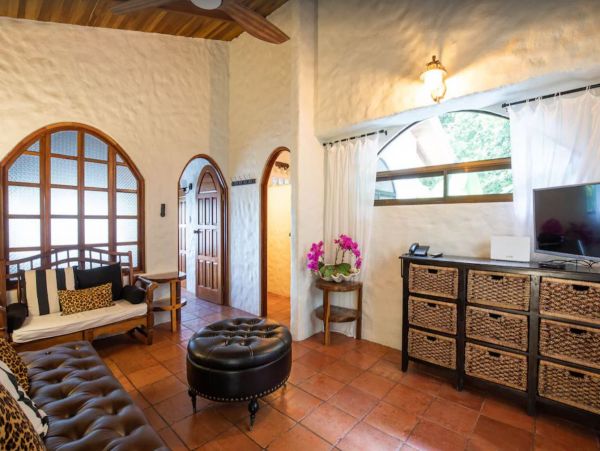 Four Bedroom Vacation Villa in Puntarenas with Private Pool