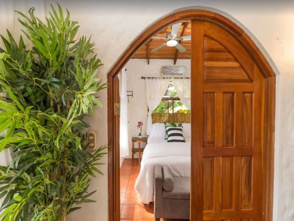 Four Bedroom Vacation Villa in Puntarenas with Private Pool