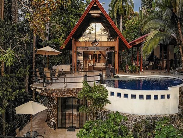 Manuel Antonio Luxury Eight Bedroom Villa