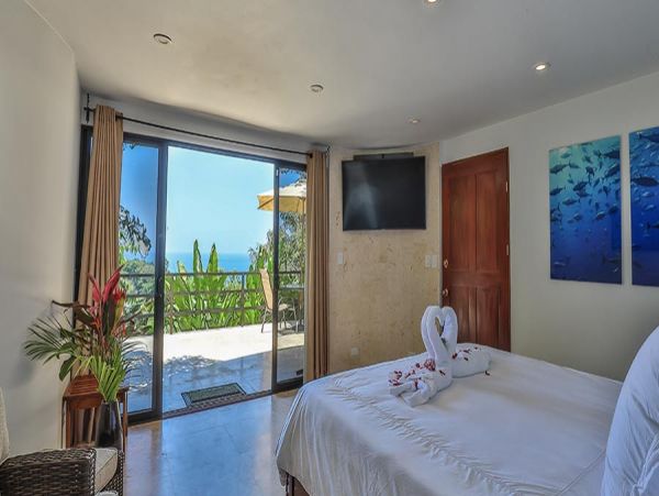 Manuel Antonio Luxury Eight Bedroom Villa