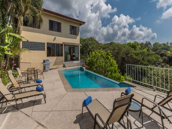 Four Bedroom Vacation Villa in Puntarenas with Private Pool