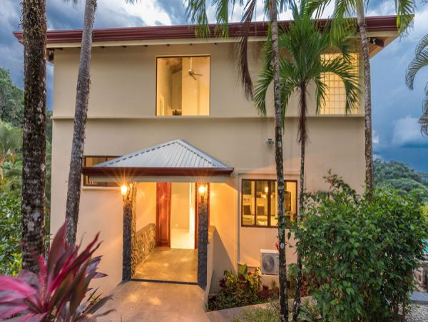 Four Bedroom Vacation Villa in Puntarenas with Private Pool