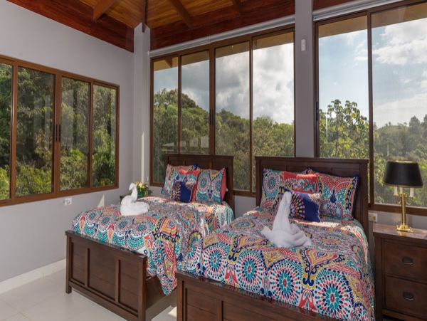 Four Bedroom Vacation Villa in Puntarenas with Private Pool