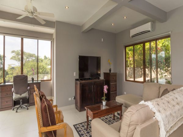 Four Bedroom Vacation Villa in Puntarenas with Private Pool
