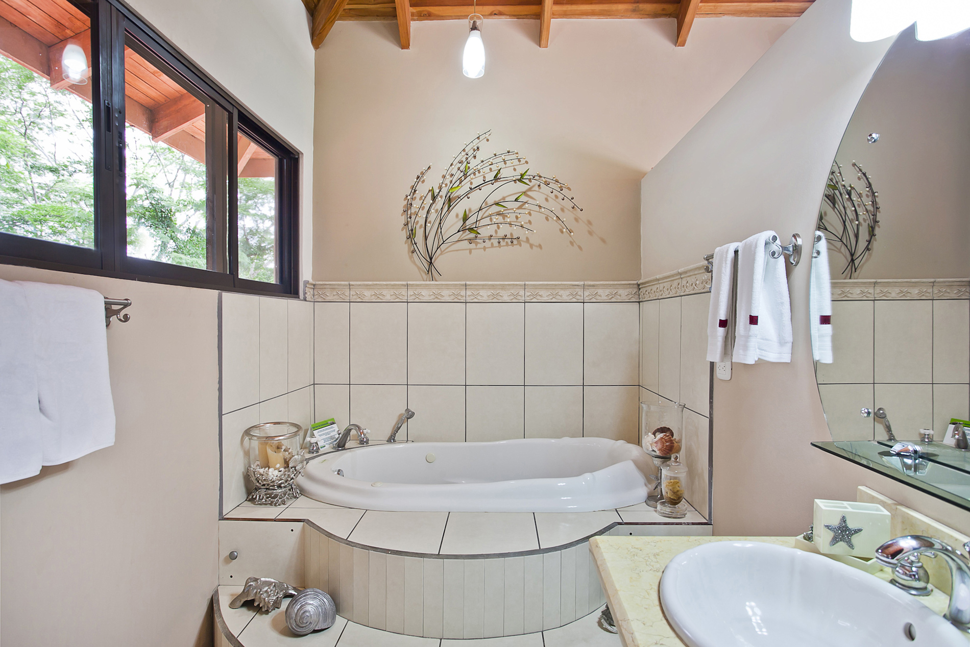 Quepos Vacation Pool Home Three Bedroom