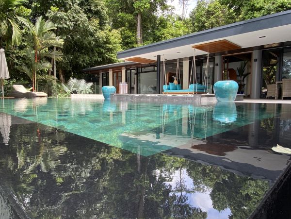 Stunning Four Bedroom Vacation Villa with Ocean Views
