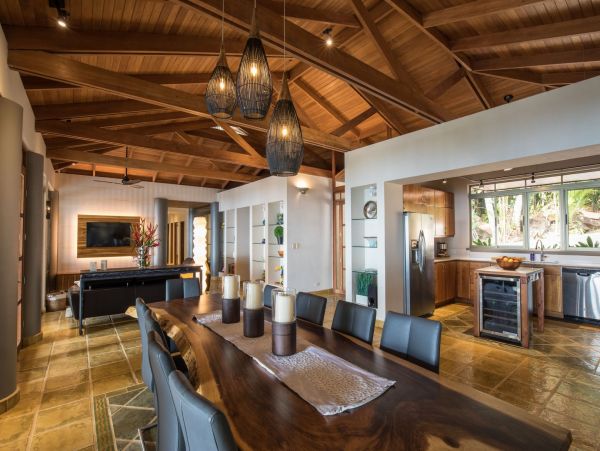 Stunning Four Bedroom Vacation Villa with Ocean Views