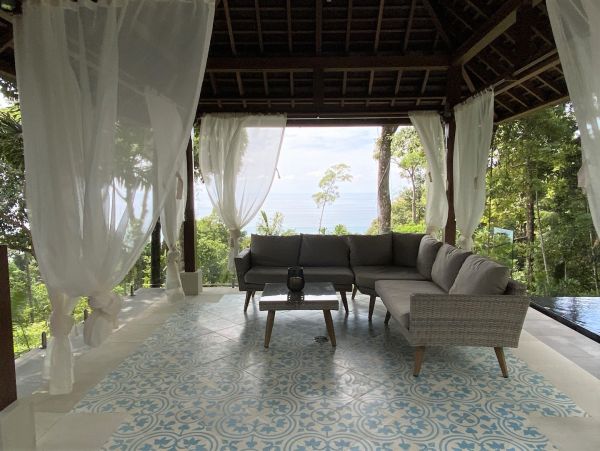 Stunning Four Bedroom Vacation Villa with Ocean Views