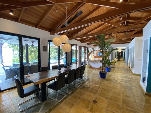 Stunning Four Bedroom Vacation Villa with Ocean Views