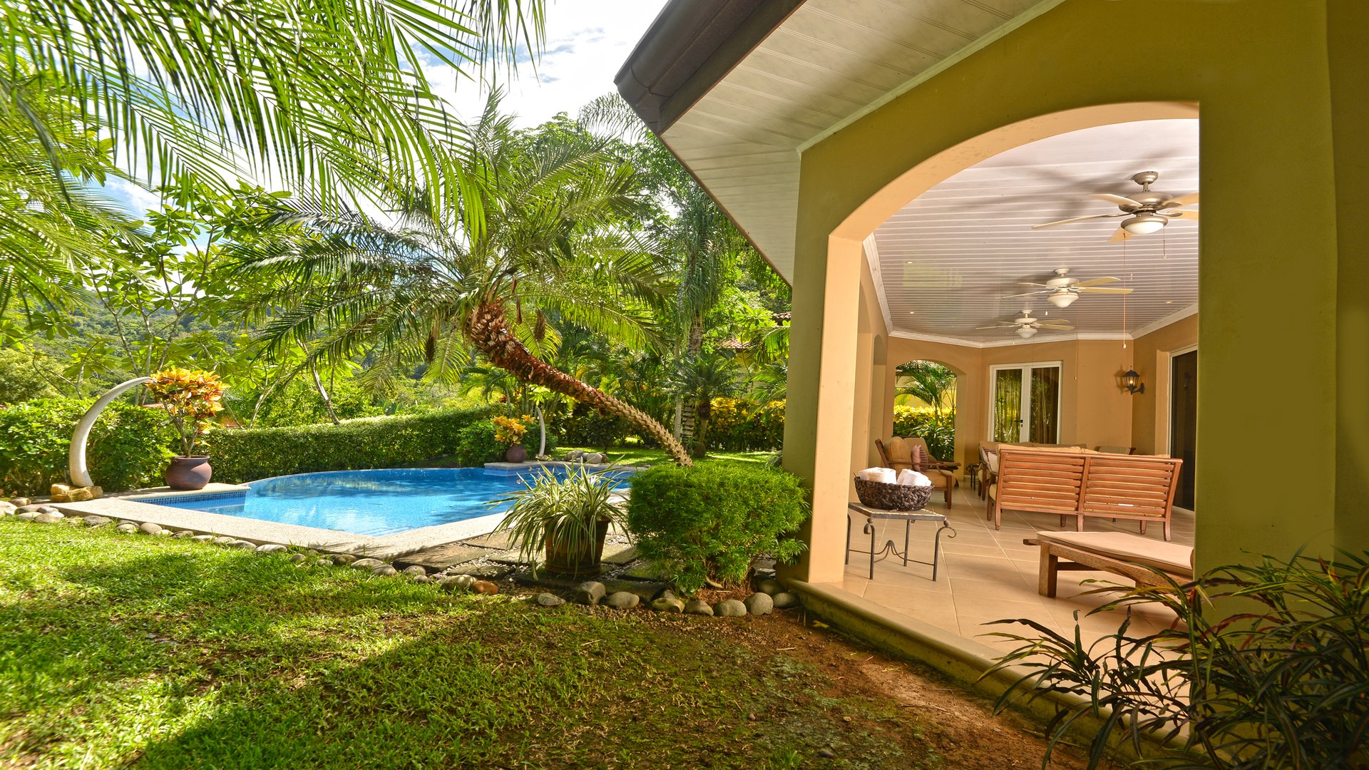 Magnificent Jaco Pool Villa Weekly Rental 6 Bedrooms