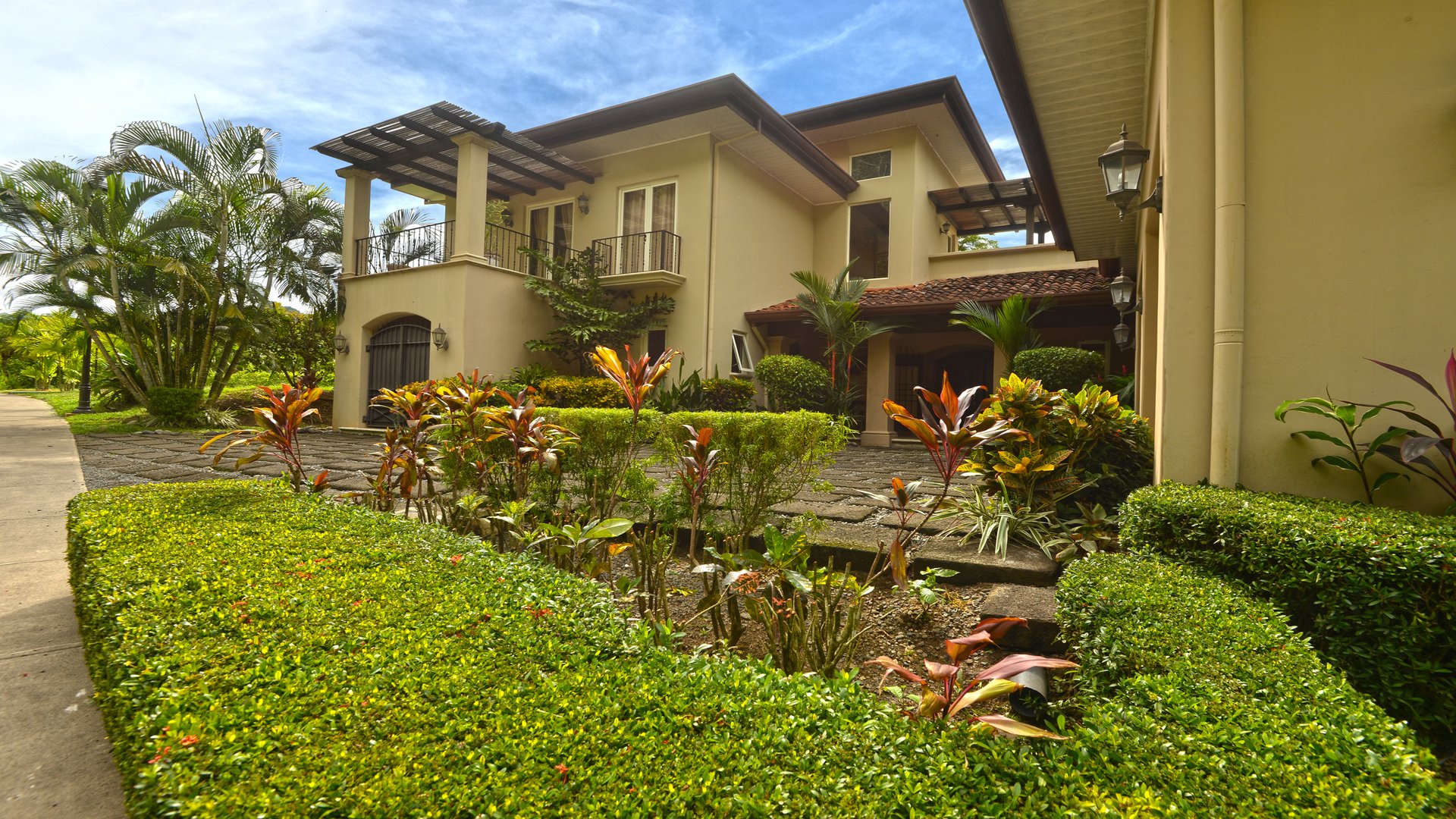 Magnificent Jaco Pool Villa Weekly Rental 6 Bedrooms