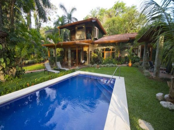 Four Bedroom Vacation Villa in Jaco with Private Pool Sleeps 8