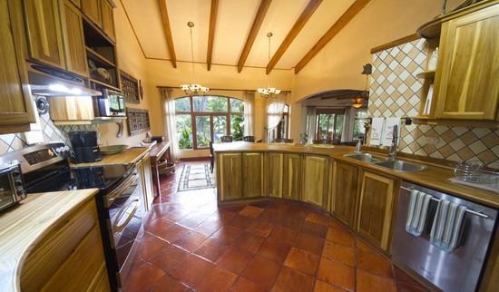 Four Bedroom Vacation Villa in Jaco with Private Pool Sleeps 8