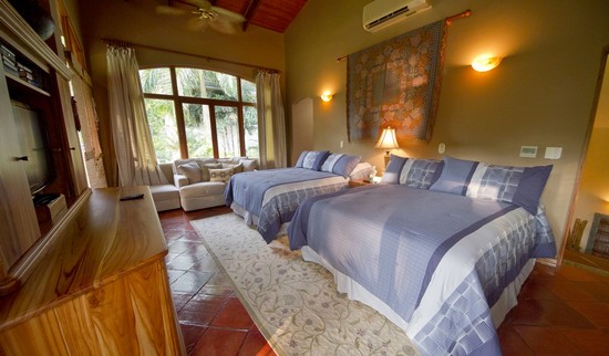 Four Bedroom Vacation Villa in Jaco with Private Pool Sleeps 8