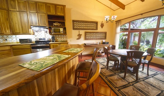 Four Bedroom Vacation Villa in Jaco with Private Pool Sleeps 8