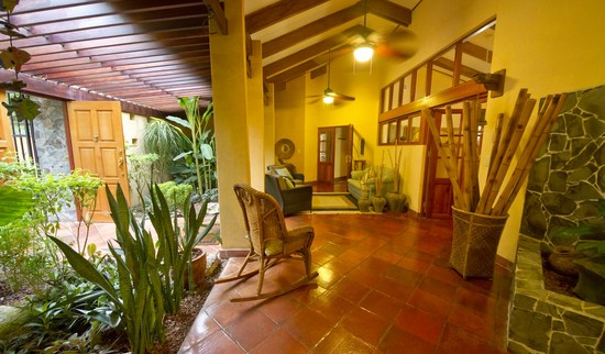 Four Bedroom Vacation Villa in Jaco with Private Pool Sleeps 8