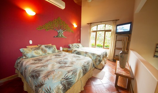 Four Bedroom Vacation Villa in Jaco with Private Pool Sleeps 8