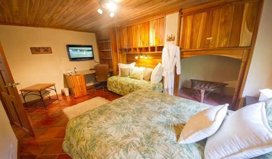 Four Bedroom Vacation Villa in Jaco with Private Pool Sleeps 8