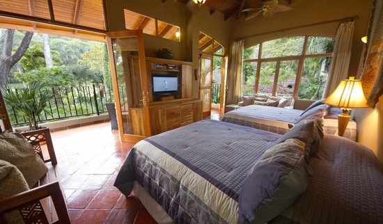 Four Bedroom Vacation Villa in Jaco with Private Pool Sleeps 8