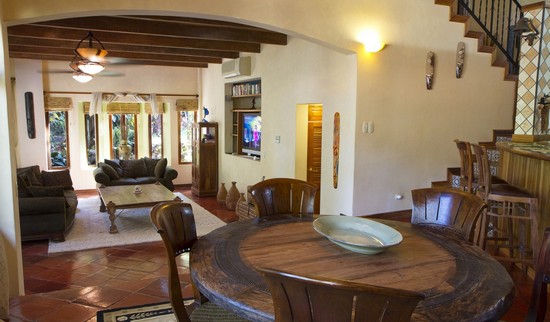 Four Bedroom Vacation Villa in Jaco with Private Pool Sleeps 8