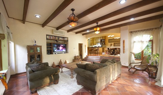 Four Bedroom Vacation Villa in Jaco with Private Pool Sleeps 8