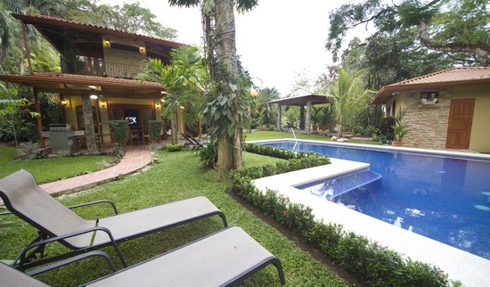Four Bedroom Vacation Villa in Jaco with Private Pool Sleeps 8