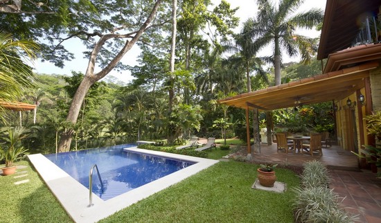 Four Bedroom Vacation Villa in Jaco with Private Pool Sleeps 8
