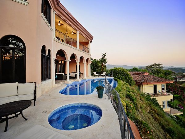 5 Bedrooms Luxury Vacation Home in Jaco with Amazing Views