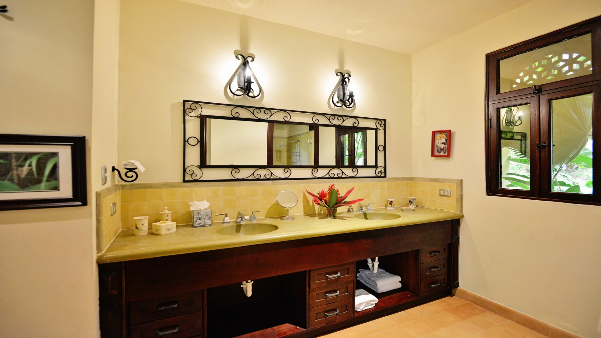 5 Bedrooms Luxury Vacation Home in Jaco with Amazing Views