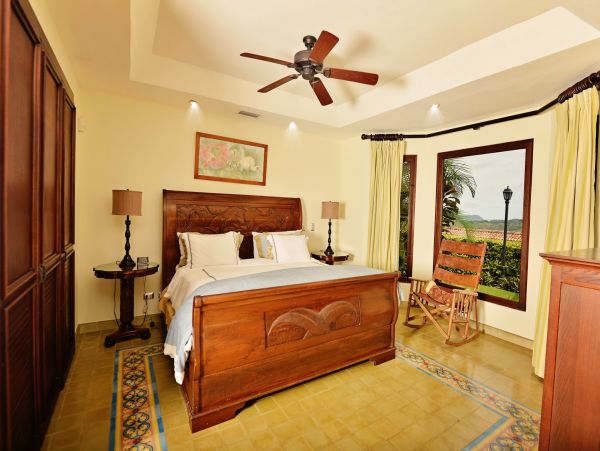 5 Bedrooms Luxury Vacation Home in Jaco with Amazing Views