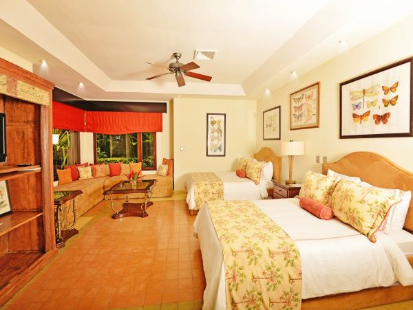 5 Bedrooms Luxury Vacation Home in Jaco with Amazing Views