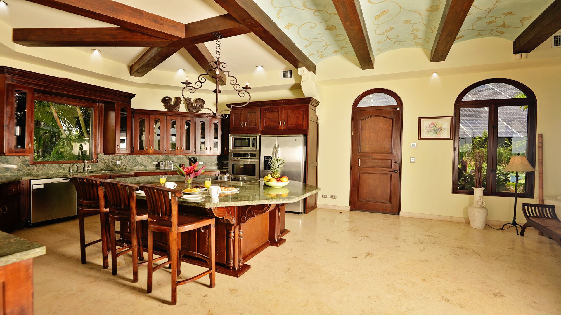 5 Bedrooms Luxury Vacation Home in Jaco with Amazing Views