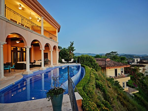 5 Bedrooms Luxury Vacation Home in Jaco with Amazing Views