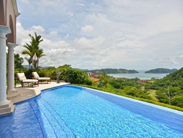 5 Bedrooms Luxury Vacation Home in Jaco with Amazing Views