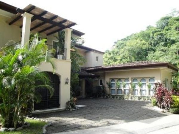 Stunning Villa in Private Resort Setting