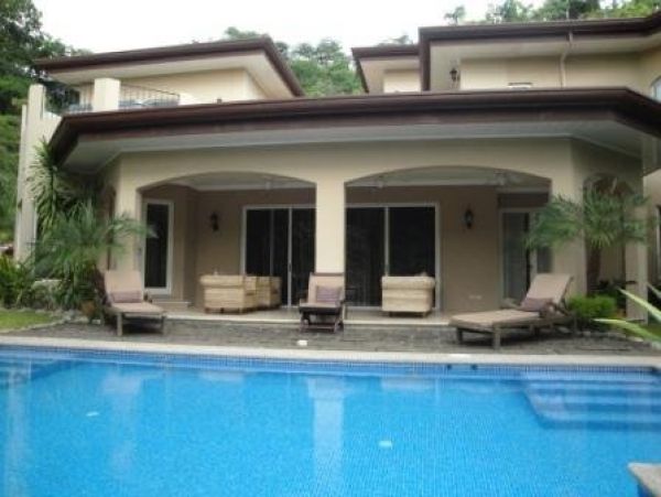 Stunning Villa in Private Resort Setting
