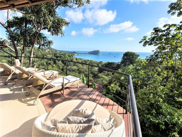 Ocean View Six Bedrooms Vacation Home in Manuel Antonio