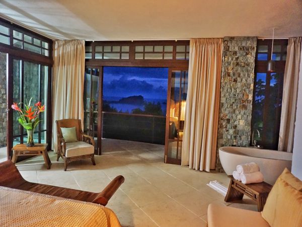 Ocean View Six Bedrooms Vacation Home in Manuel Antonio