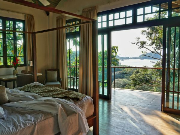 Ocean View Six Bedrooms Vacation Home in Manuel Antonio