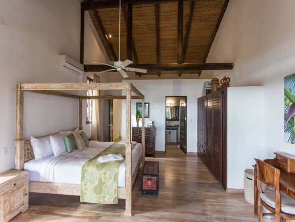 Ocean View Six Bedrooms Vacation Home in Manuel Antonio
