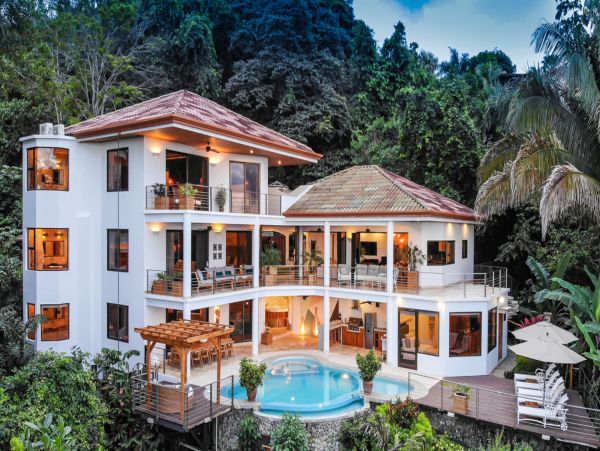 Luxury 7 Bedroom Villa Sleeps 14