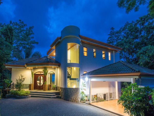 Luxury 7 Bedroom Villa Sleeps 14