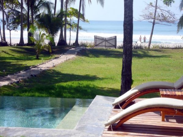 Beachfront Vacation Villa Located on Beach in Nicoya Peninsula