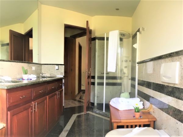 Costa Rica Luxury Vacation Rental Home in Playa Flamingo