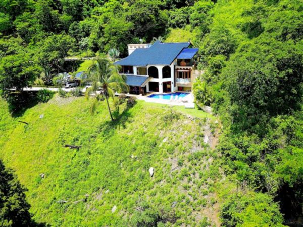 Costa Rica Luxury Vacation Rental Home in Playa Flamingo