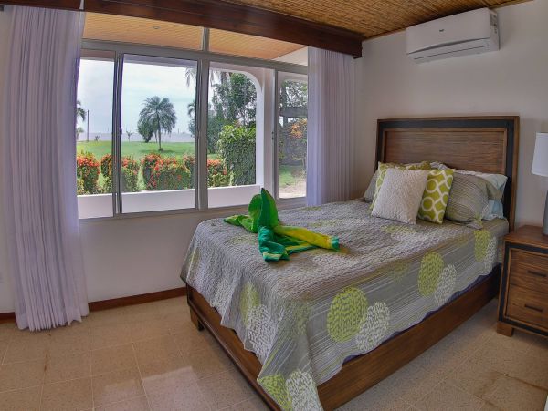 Seven Bedroom Rental Pool Villa Beachfront Flamingo