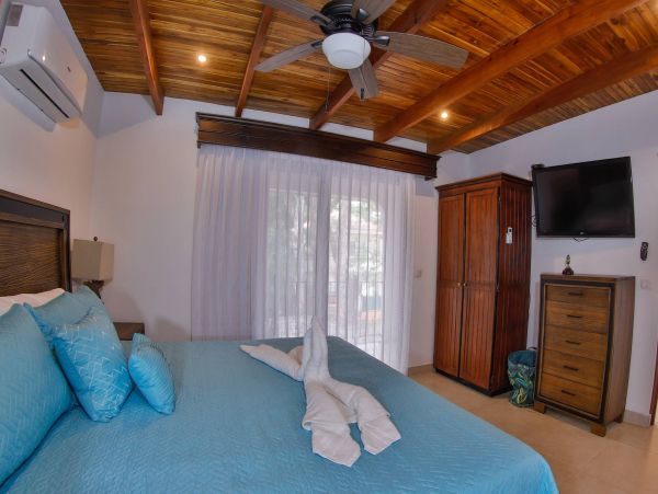 Seven Bedroom Rental Pool Villa Beachfront Flamingo